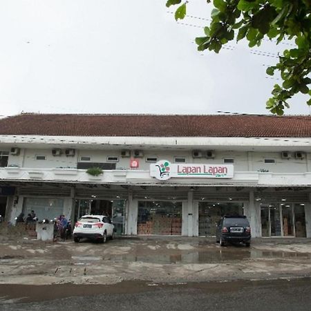 Hotel Oyo 850 Lapan Lapan Banjarmasin  Zewnętrze zdjęcie