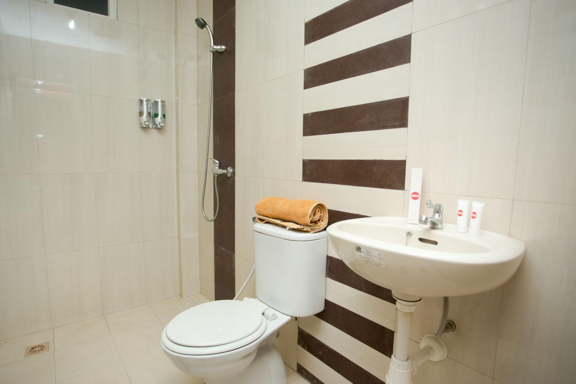 Hotel Oyo 850 Lapan Lapan Banjarmasin  Zewnętrze zdjęcie