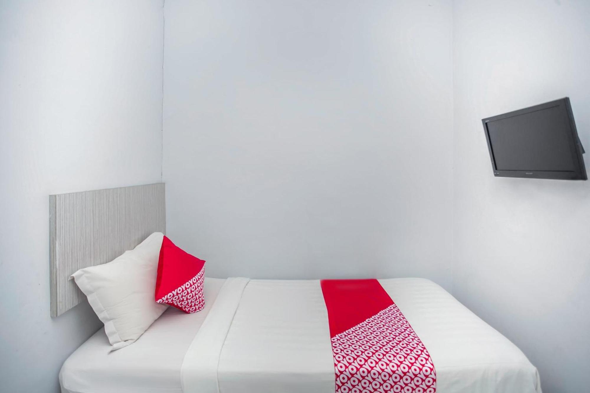 Hotel Oyo 850 Lapan Lapan Banjarmasin  Zewnętrze zdjęcie