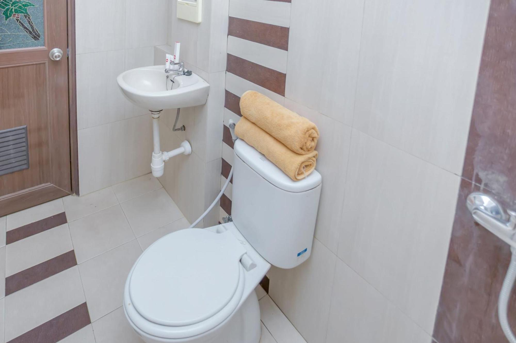 Hotel Oyo 850 Lapan Lapan Banjarmasin  Zewnętrze zdjęcie