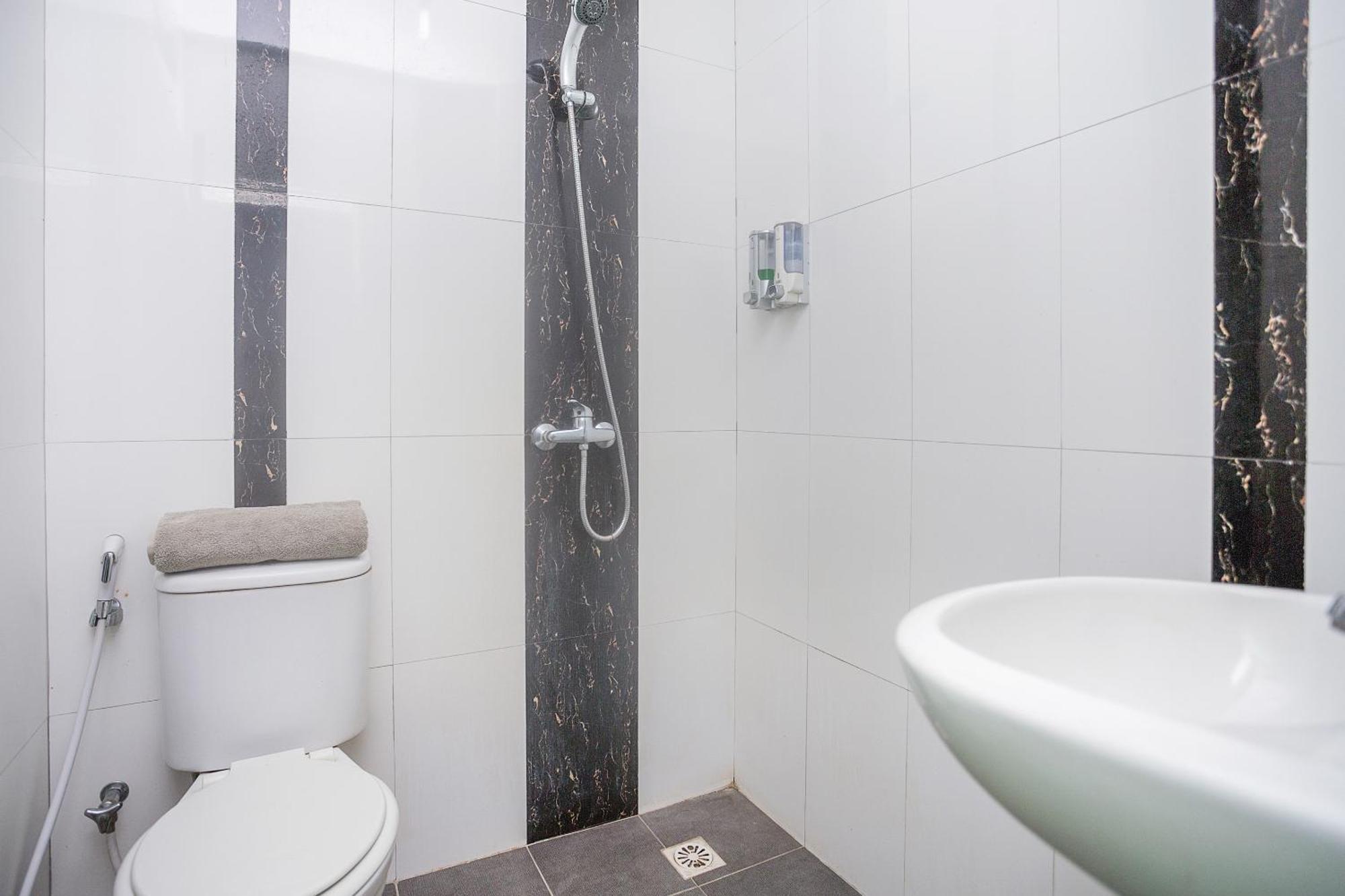 Hotel Oyo 850 Lapan Lapan Banjarmasin  Zewnętrze zdjęcie