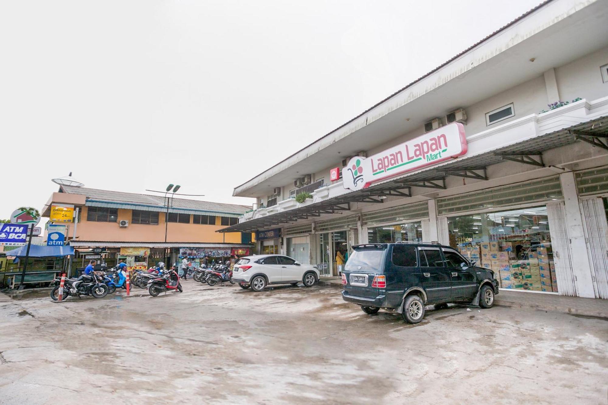 Hotel Oyo 850 Lapan Lapan Banjarmasin  Zewnętrze zdjęcie