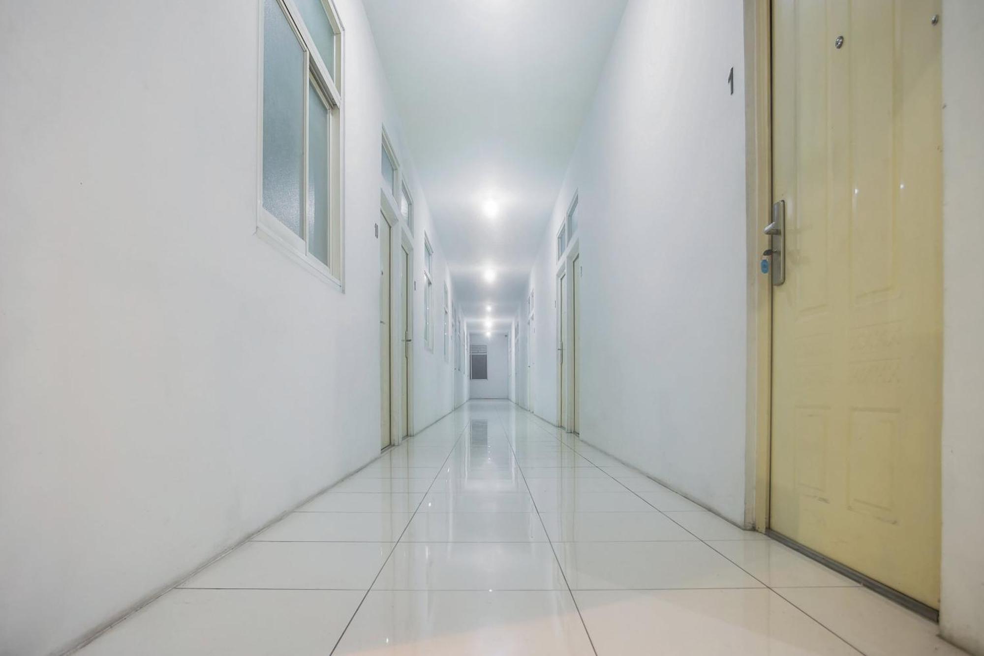 Hotel Oyo 850 Lapan Lapan Banjarmasin  Zewnętrze zdjęcie