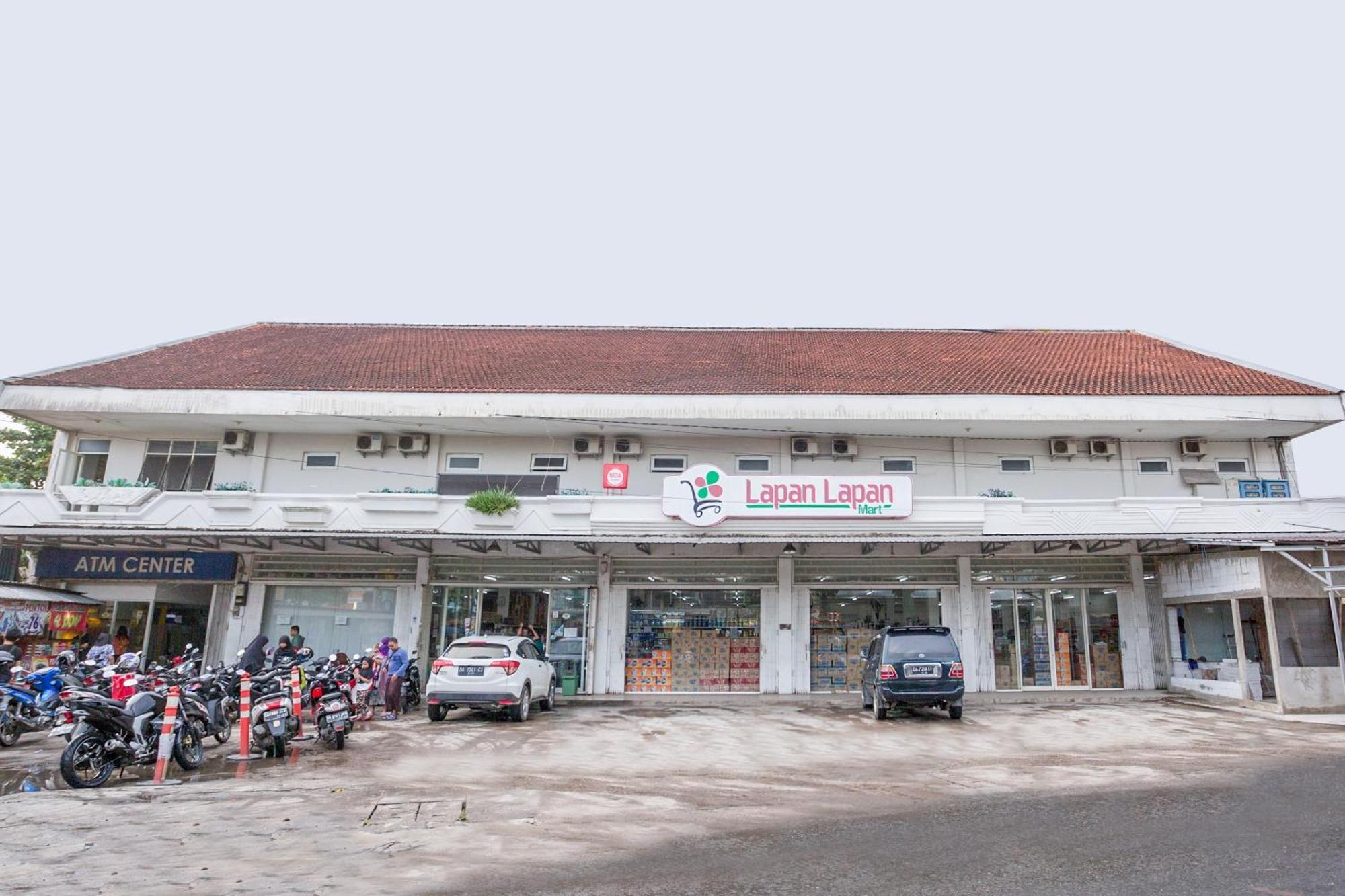 Hotel Oyo 850 Lapan Lapan Banjarmasin  Zewnętrze zdjęcie