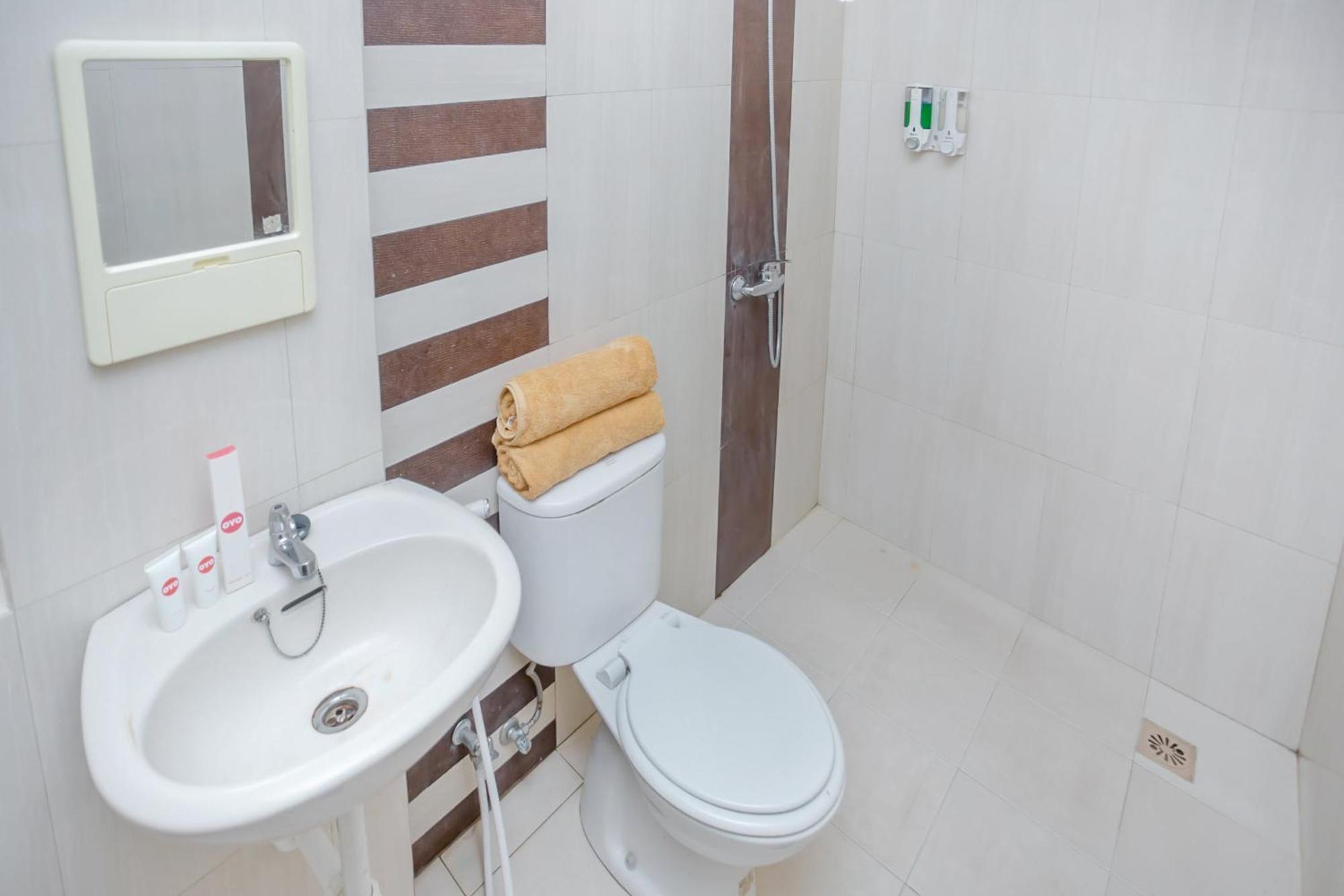 Hotel Oyo 850 Lapan Lapan Banjarmasin  Zewnętrze zdjęcie