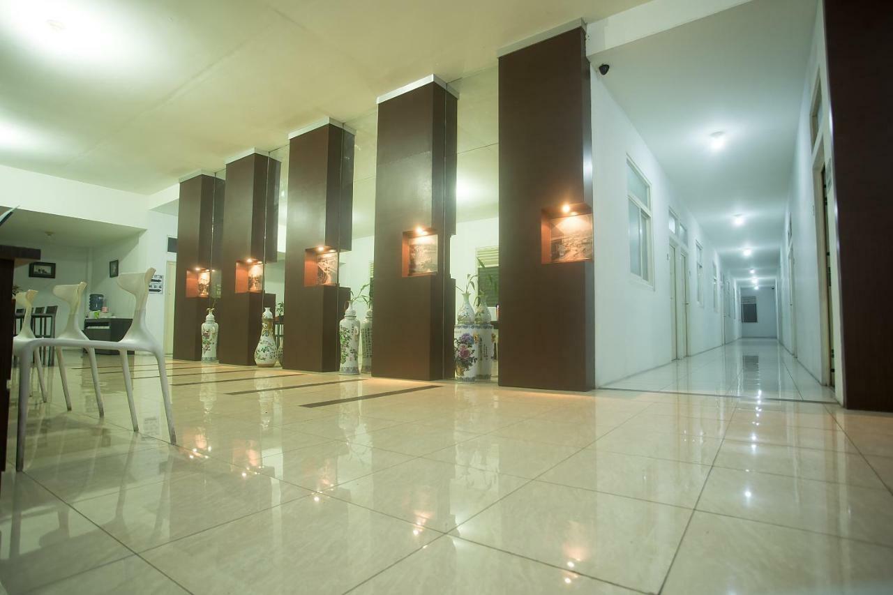 Hotel Oyo 850 Lapan Lapan Banjarmasin  Zewnętrze zdjęcie