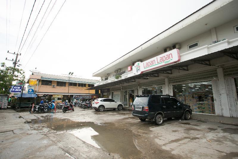 Hotel Oyo 850 Lapan Lapan Banjarmasin  Zewnętrze zdjęcie