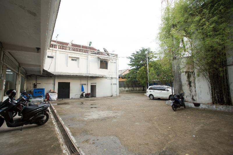 Hotel Oyo 850 Lapan Lapan Banjarmasin  Zewnętrze zdjęcie